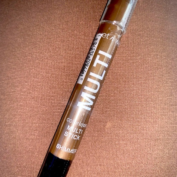 New ✨Wet n Wild ✨ shimmer ✨ - Picture 1 of 3